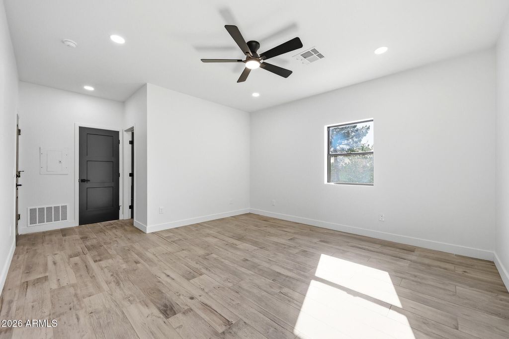 Image 27 of property listing at 1124 N VILLA NUEVA Drive, Litchfield Park, AZ 85340