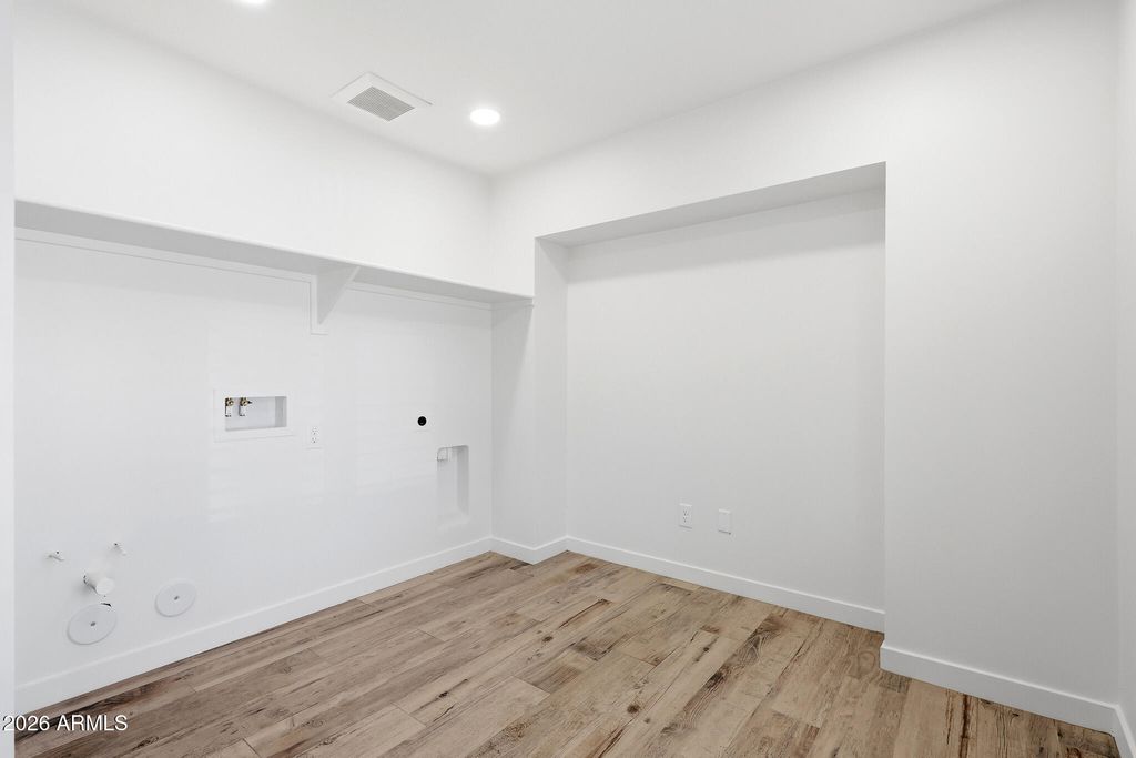 Image 31 of property listing at 1124 N VILLA NUEVA Drive, Litchfield Park, AZ 85340