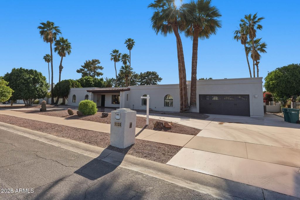 Image 40 of property listing at 1124 N VILLA NUEVA Drive, Litchfield Park, AZ 85340