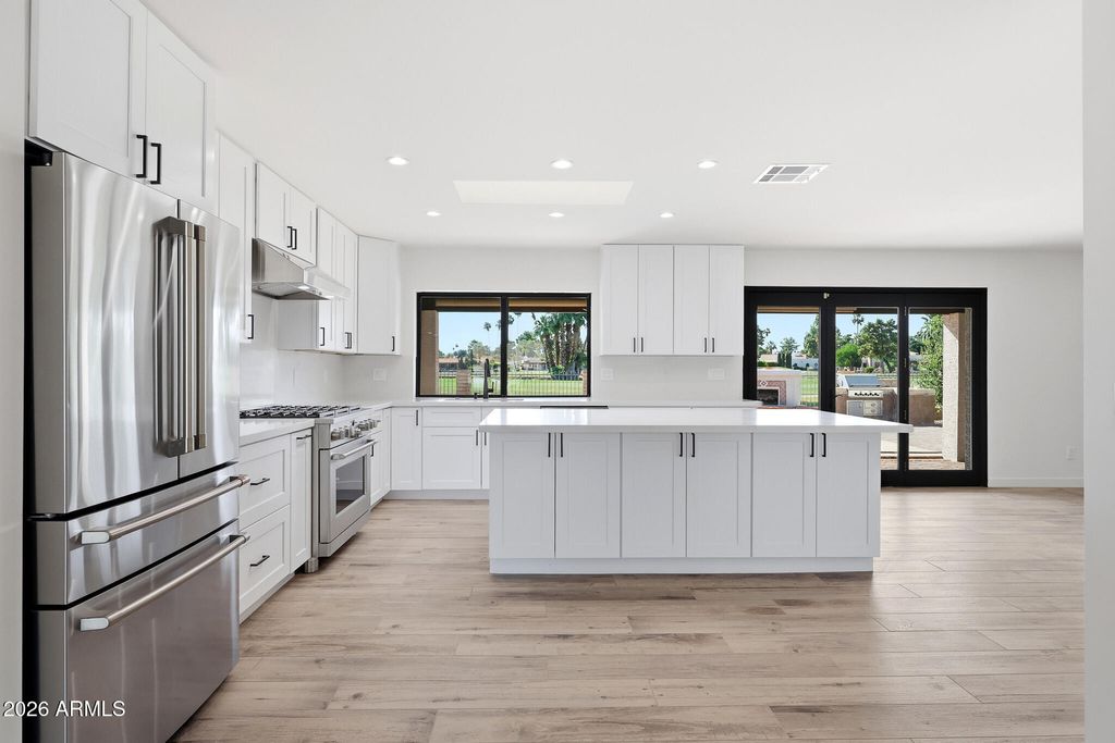 Image 5 of property listing at 1124 N VILLA NUEVA Drive, Litchfield Park, AZ 85340