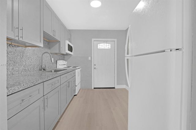 369 Phippen Waiters Rd 1-2, Dania Beach, FL 33004