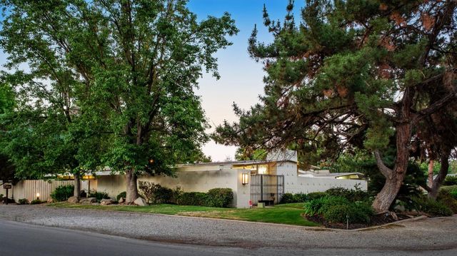 5306 N Sequoia Drive, Fresno, CA 93711