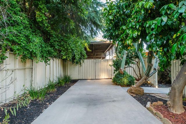 5306 N Sequoia Drive, Fresno, CA 93711