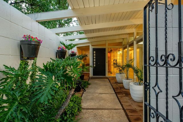 5306 N Sequoia Drive, Fresno, CA 93711