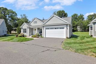 12 Sandalwood Dr 12, Wilbraham, MA 01095