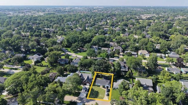 615 Wakeman Avenue, Wheaton, IL 60187