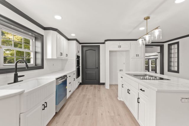 202 Harbor Dr, Hendersonville, TN 37075