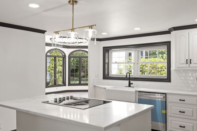 202 Harbor Dr, Hendersonville, TN 37075