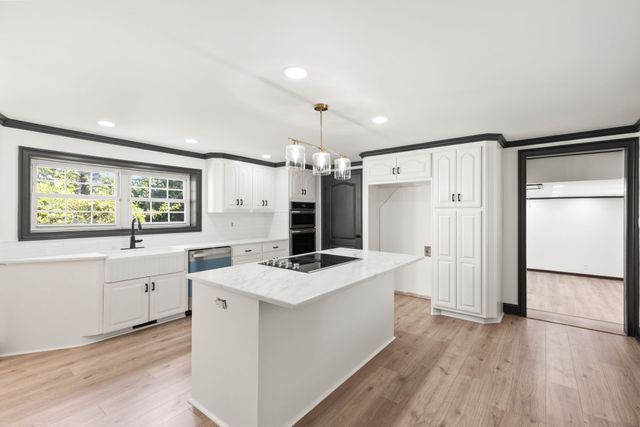 202 Harbor Dr, Hendersonville, TN 37075