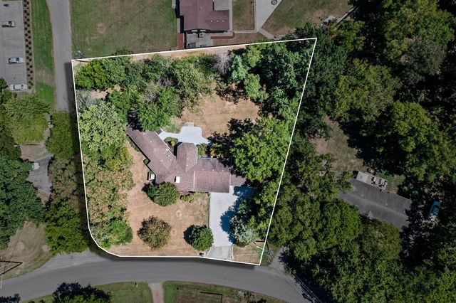 202 Harbor Dr, Hendersonville, TN 37075