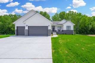 203 W Cherry Oaks St, Cheney, KS 67025