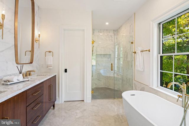 5631 MACARTHUR BLVD NW, Washington, DC 20016