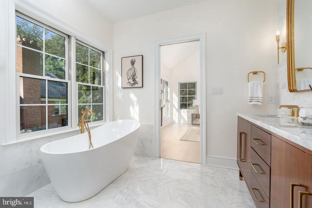 5631 MACARTHUR BLVD NW, Washington, DC 20016