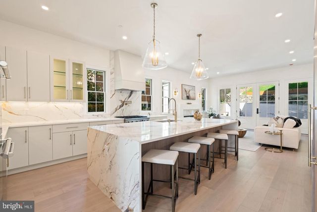 5631 MACARTHUR BLVD NW, Washington, DC 20016