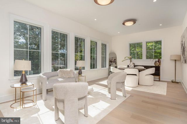 5631 MACARTHUR BLVD NW, Washington, DC 20016