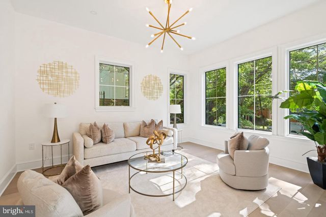 5631 MACARTHUR BLVD NW, Washington, DC 20016