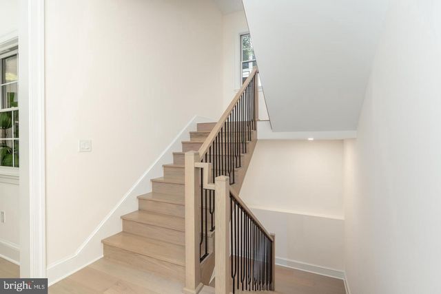 5631 MACARTHUR BLVD NW, Washington, DC 20016