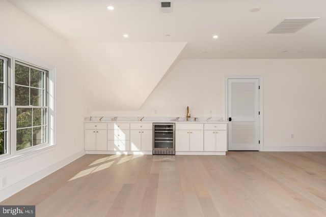 5631 MACARTHUR BLVD NW, Washington, DC 20016