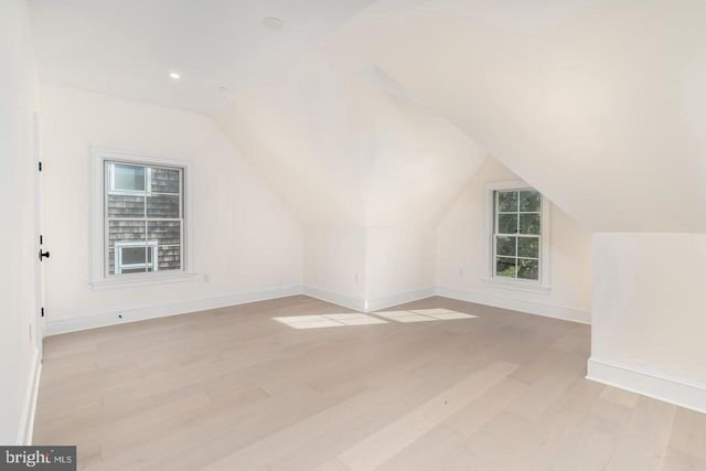 5631 MACARTHUR BLVD NW, Washington, DC 20016