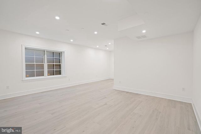 5631 MACARTHUR BLVD NW, Washington, DC 20016