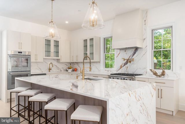 5631 MACARTHUR BLVD NW, Washington, DC 20016