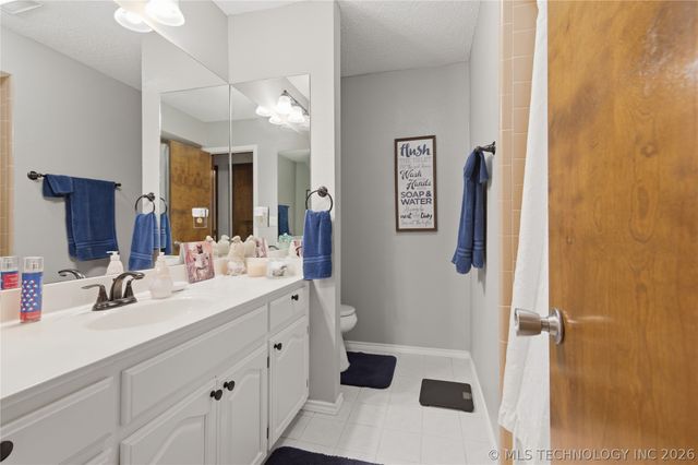 16525 203rd East Avenue, Broken Arrow, OK 74014