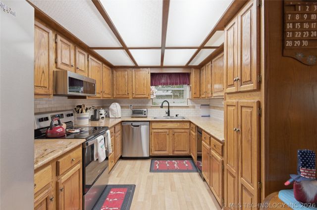 16525 203rd East Avenue, Broken Arrow, OK 74014
