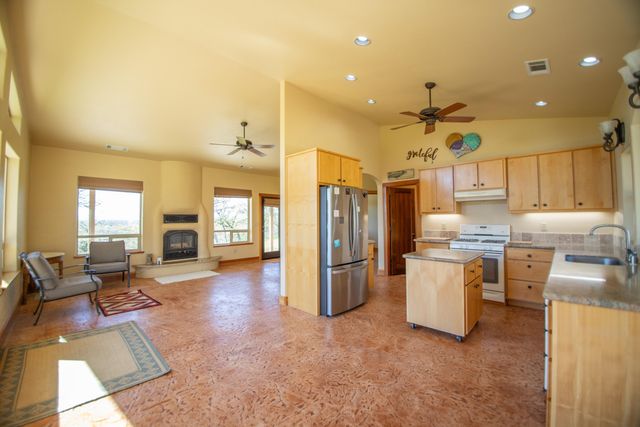 8822 Bass Pond Road, Millville, CA 96062