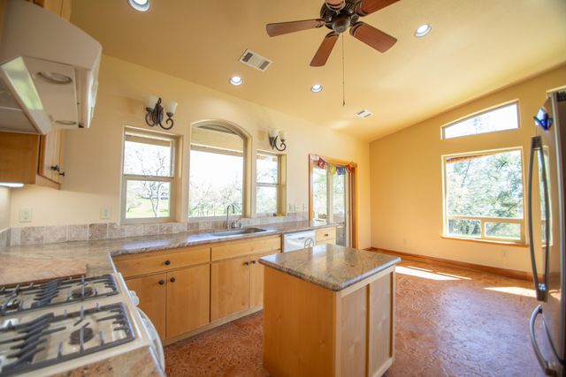 8822 Bass Pond Road, Millville, CA 96062