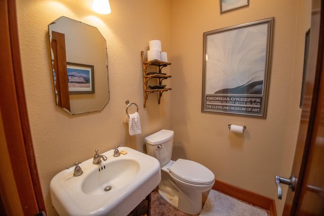 8822 Bass Pond Road, Millville, CA 96062