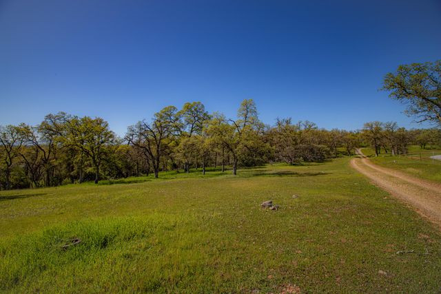 8822 Bass Pond Road, Millville, CA 96062