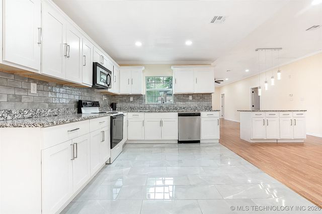 1207 E Broadway Street, Muskogee, OK 74403