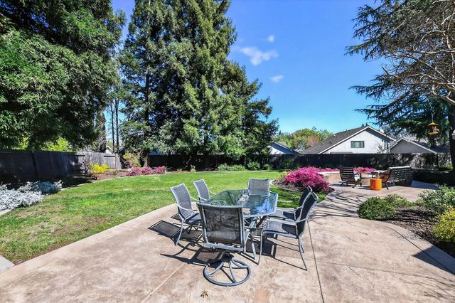 11637 Red Gulch Ct, Gold River, CA 95670