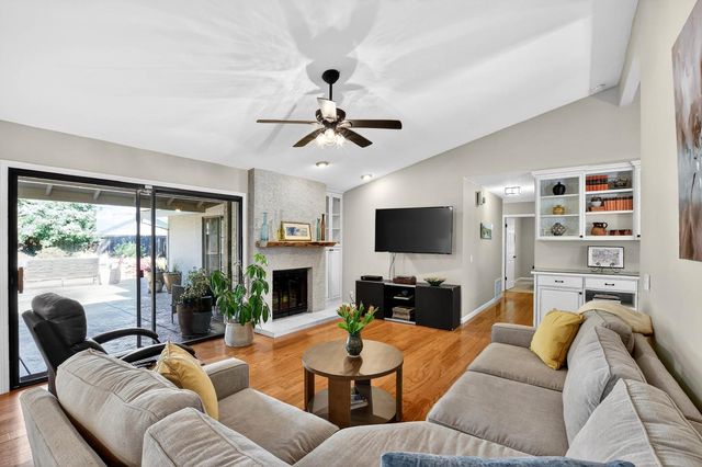 11637 Red Gulch Ct, Gold River, CA 95670