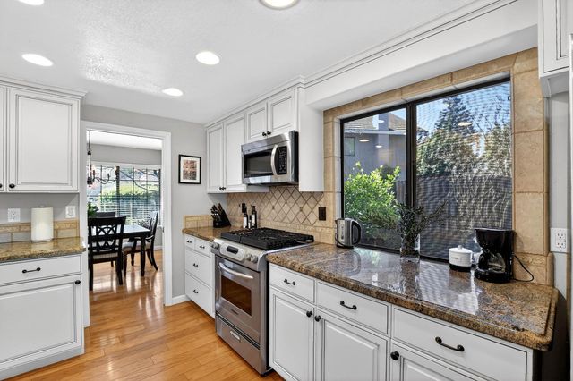 11637 Red Gulch Ct, Gold River, CA 95670