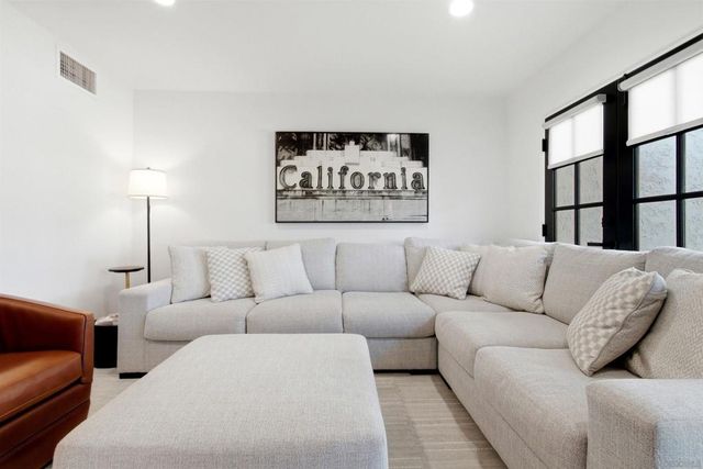 137 Via Coronado, Rancho Santa Fe, CA 92091
