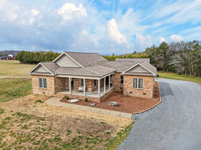 39 Boning Rd, Fayetteville, TN 37334