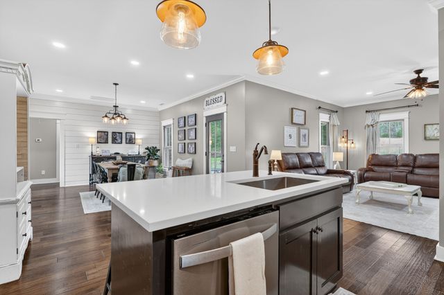 39 Boning Rd, Fayetteville, TN 37334