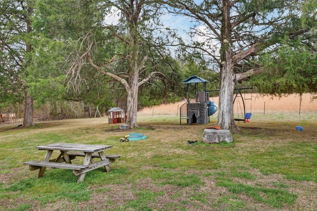 39 Boning Rd, Fayetteville, TN 37334