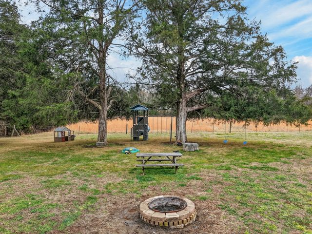 39 Boning Rd, Fayetteville, TN 37334