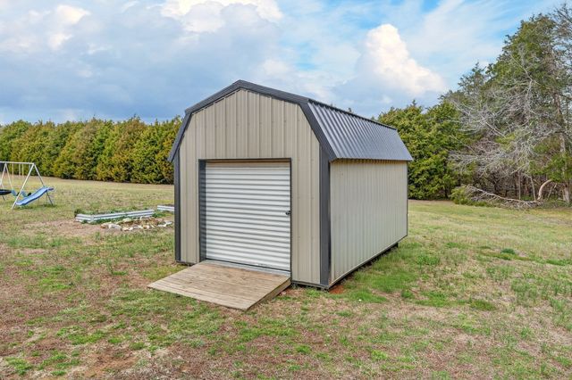 39 Boning Rd, Fayetteville, TN 37334