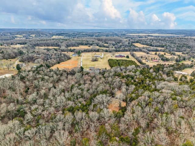 39 Boning Rd, Fayetteville, TN 37334