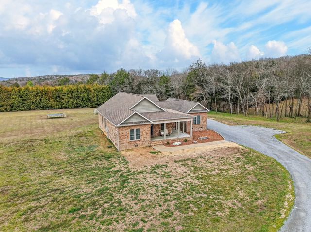 39 Boning Rd, Fayetteville, TN 37334