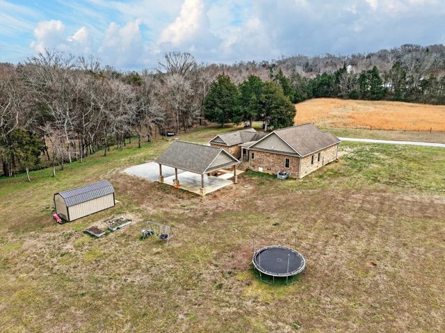 39 Boning Rd, Fayetteville, TN 37334