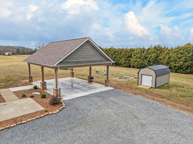 39 Boning Rd, Fayetteville, TN 37334