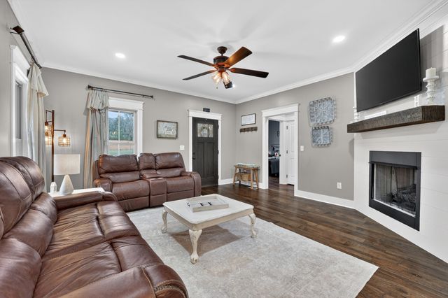 39 Boning Rd, Fayetteville, TN 37334