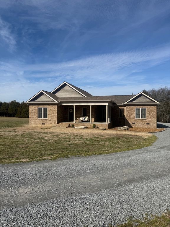 39 Boning Rd, Fayetteville, TN 37334