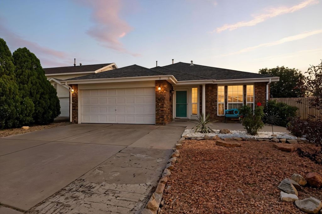 33 Apache Plume Road, Los Lunas, NM 87031