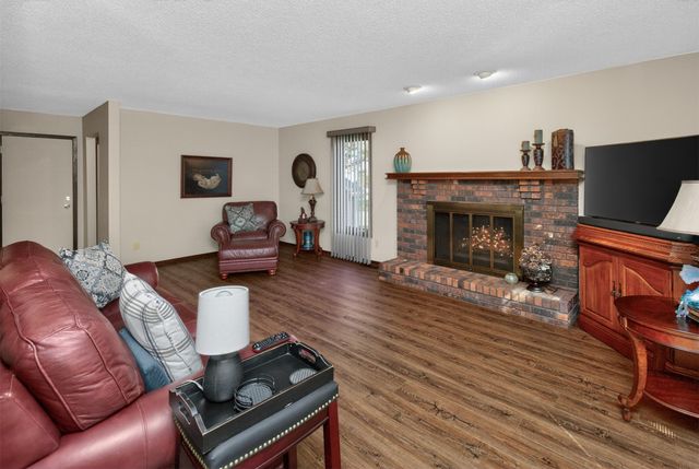 3309 Eula Drive, Urbandale, IA 50322