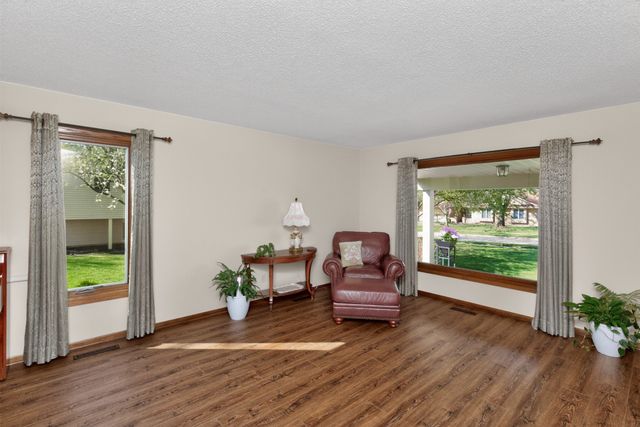 3309 Eula Drive, Urbandale, IA 50322